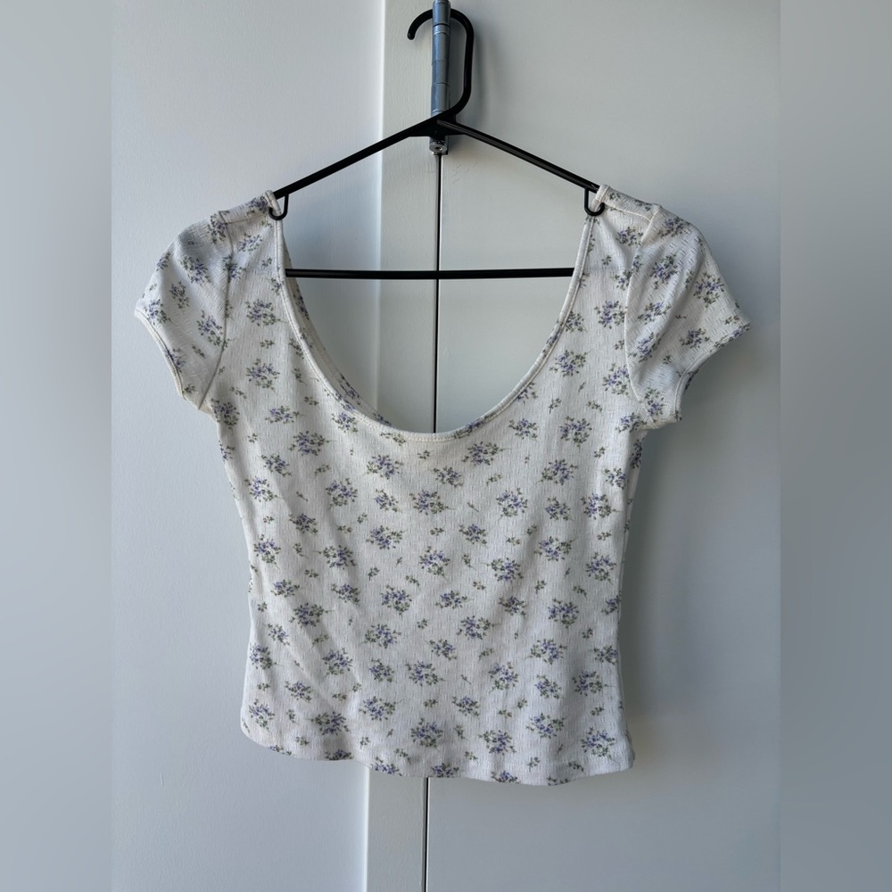 H&M White Scoop-Neck Cropped Top with Lavender Floral Print